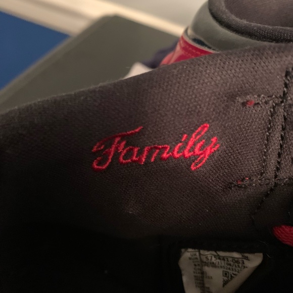 Air Jordan 1 Retro High OG GS ‘Patent Bred’ - Picture 6 of 7